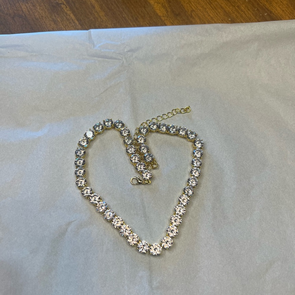 NYE Large faux diamond fashion necklace (New Without Tags) heavyweight
